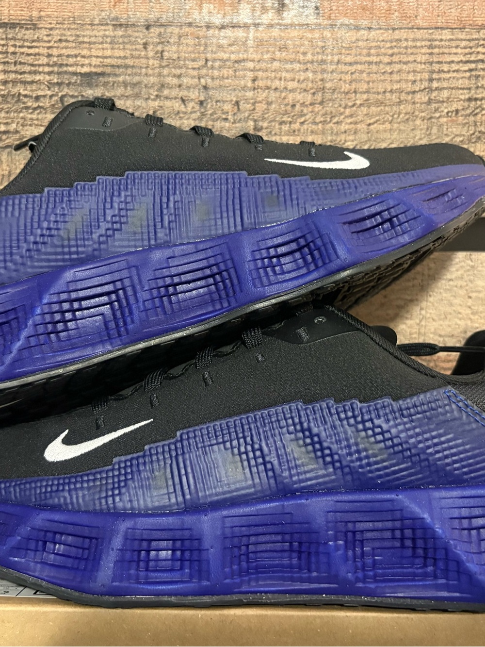 Nike Men’s Black & Purple Training Sneakers